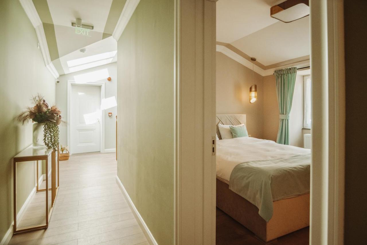 B59 Boutique Hotel Campulung Moldovenesc Luaran gambar